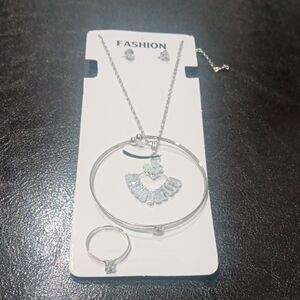 Elegant Silver Jewelry Set with Heart Pendant